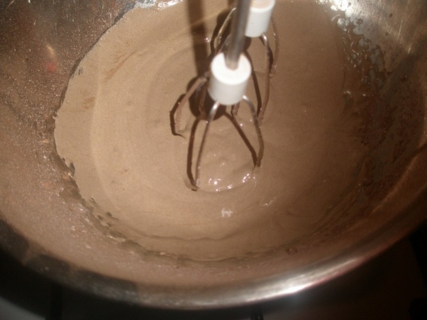 Torta s bielou čokoládou a cukríkmi (fotorecept) - obrázok 11