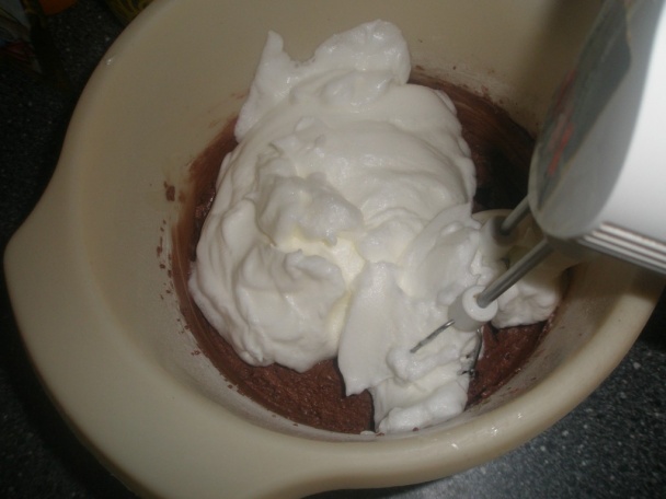 Cviklová torta s bielou čokoládou a tvarohom (fotorecept) - obrázok 3