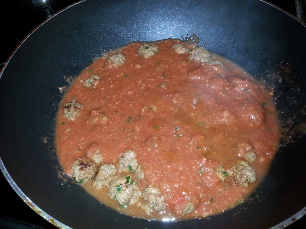 Guľôčky z mletého mäsa v paradajkovej omačke na marocký spôsob (videorecept) - obrázok 2