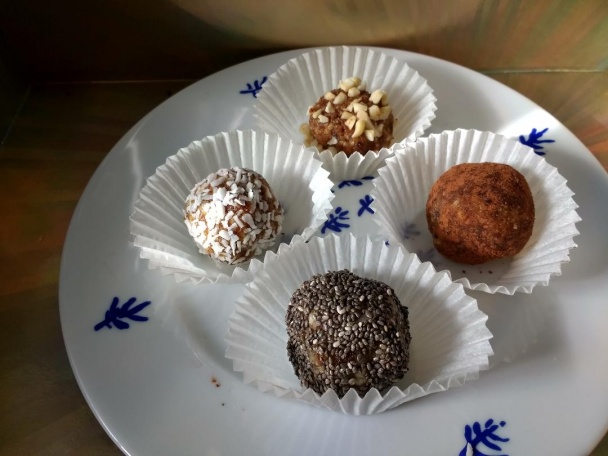 Nepečené energetické guľky (videorecept) - obrázok 2