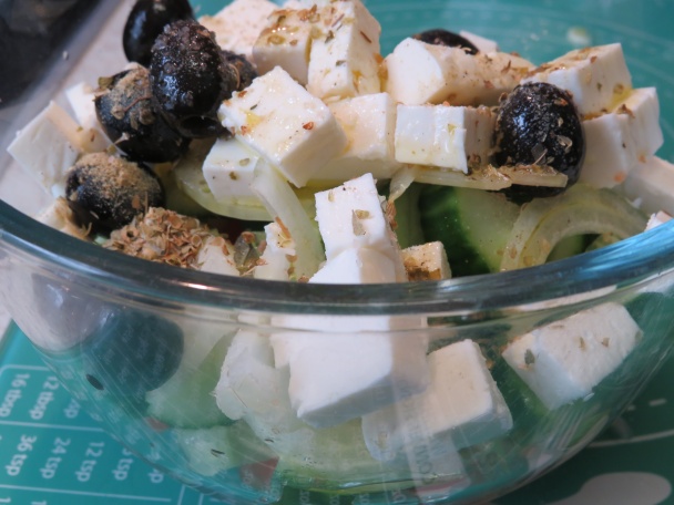 Grécky šalát so syrom feta (videorecept) - obrázok 1