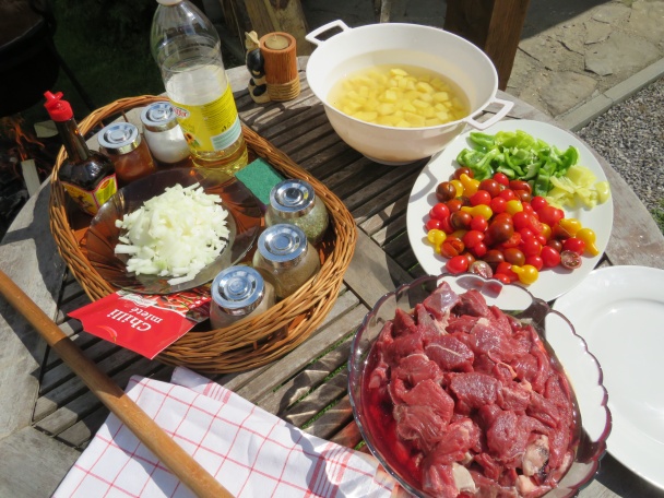 Kotlíkový guláš (videorecept) - obrázok 2