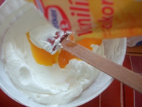 Marhuľový koláčik s polevou - obrázok 4