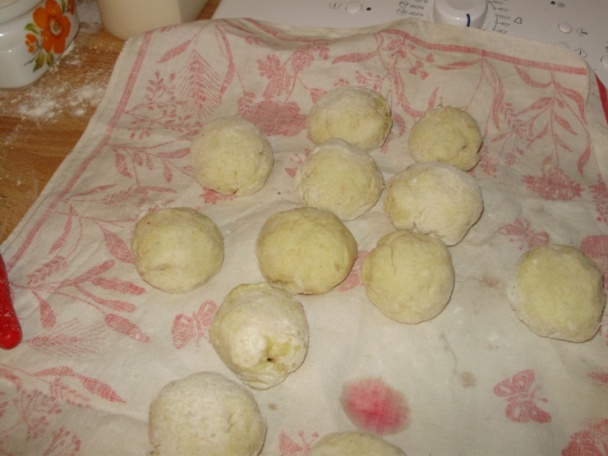 Zemiakové gule plnené ríbezľami (fotorecept) - obrázok 4