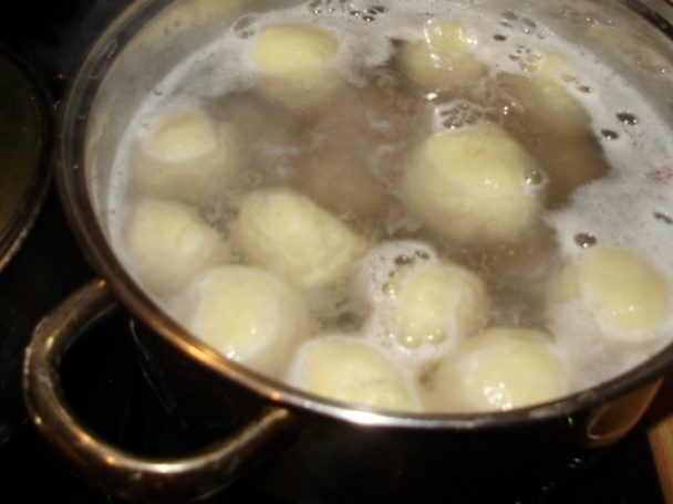 Zemiakové gule plnené ríbezľami (fotorecept) - obrázok 5