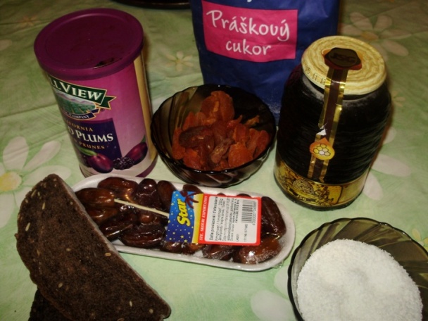 Guľôčky zo sušeného ovocia (fotorecept) - obrázok 1