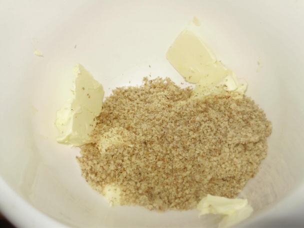 Orechová torta s višňami a šľahačkou (fotorecept) - obrázok 4