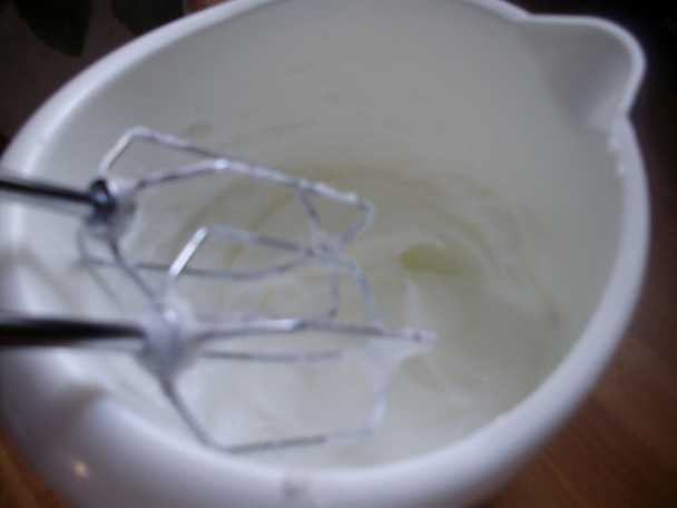 Orechová torta s višňami a šľahačkou (fotorecept) - obrázok 12