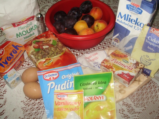 Kysnuté koláčiky s tvarohovým pudingom a ovocím (fotorecept) - obrázok 1