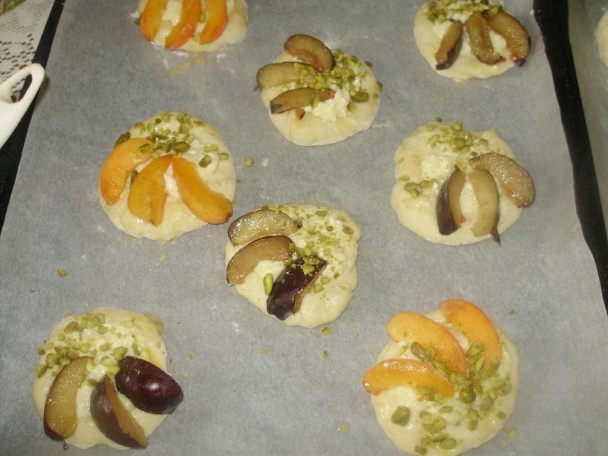 Kysnuté koláčiky s tvarohovým pudingom a ovocím (fotorecept) - obrázok 13