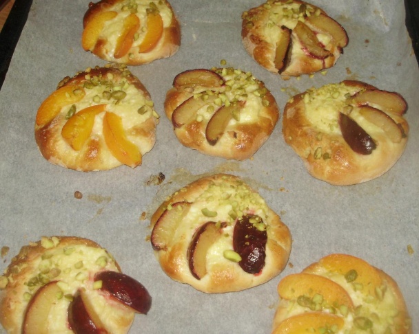 Kysnuté koláčiky s tvarohovým pudingom a ovocím (fotorecept) - obrázok 14