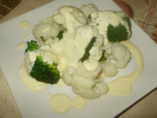 Karfiol a brokolica s holandskou omáčkou - obrázok 1