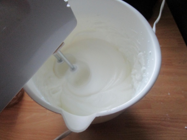 Koláč s džemom a kokosovým snehom podľa A. Polákovej (fotorecept) - obrázok 8