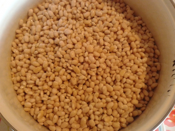 Fazuľa a párky s paprikou a paradajkami (fotorecept) - obrázok 1