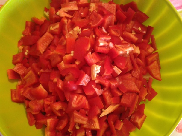 Fazuľa a párky s paprikou a paradajkami (fotorecept) - obrázok 3