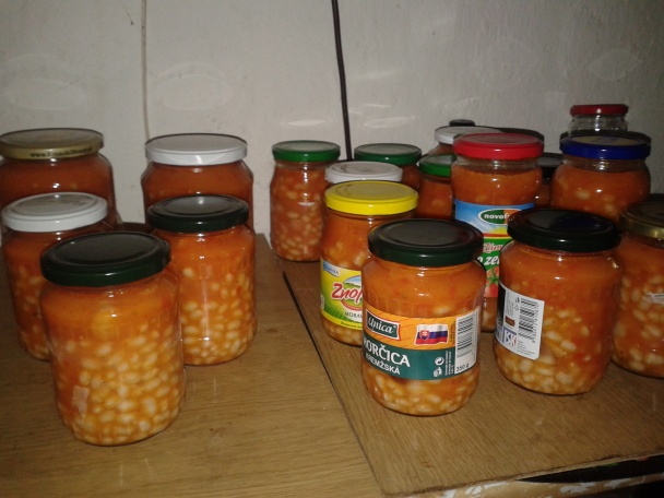 Fazuľa a párky s paprikou a paradajkami (fotorecept) - obrázok 16