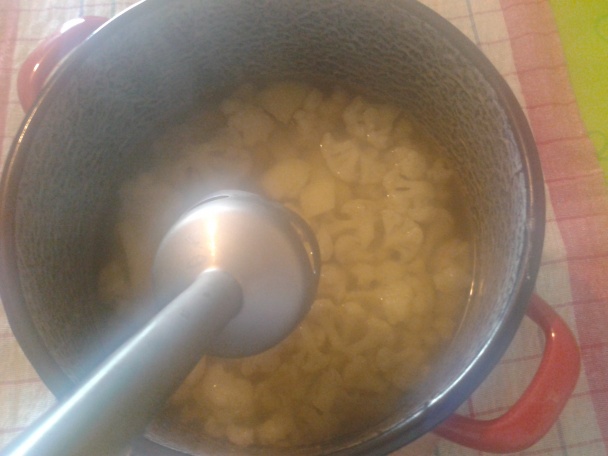 Karfiolová polievka s tvarohom krémová - obrázok 7