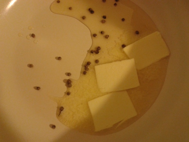 Hovädzia nožina s kosťou a šampiónovo-olivovou omáčkou. - obrázok 2