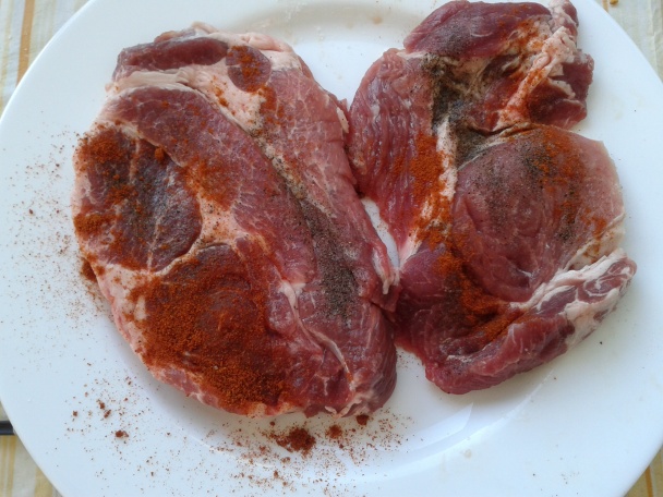 Bravčová krkovička v zemiakovom cestičku s pivným syrom a brusnicovou omáčkou (fotorecept) - obrázok 1