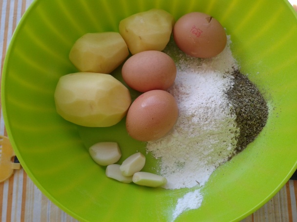 Bravčová krkovička v zemiakovom cestičku s pivným syrom a brusnicovou omáčkou (fotorecept) - obrázok 4