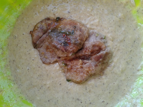 Bravčová krkovička v zemiakovom cestičku s pivným syrom a brusnicovou omáčkou (fotorecept) - obrázok 5