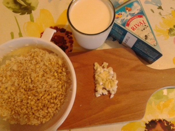 Mliečna ryža so syrom s modrou plesňou a kuracími kúskami (fotorecept) - obrázok 1