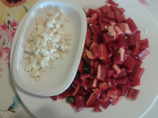 Bravčová krkovička na kapii s kapustou a kuracími kúskami (fotorecept)  - obrázok 3