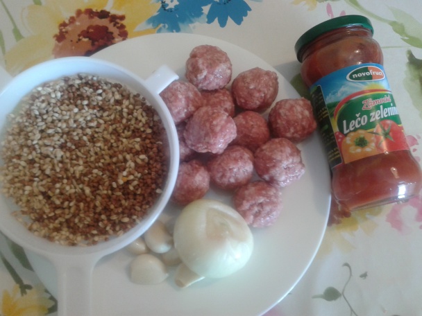 Krúpy a pohánka s mäsovými guľkami na leče (fotorecept) - obrázok 1