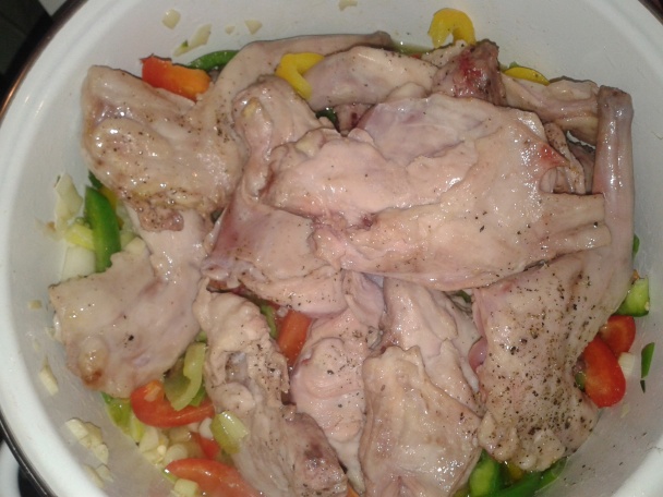 Králičie plece na paprike a slanine s jarnou cibuľkou (fotorecept) - obrázok 7