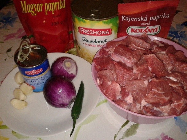 Bravčovo-kapustový guláš podľa mňa (fotorecept) - obrázok 1