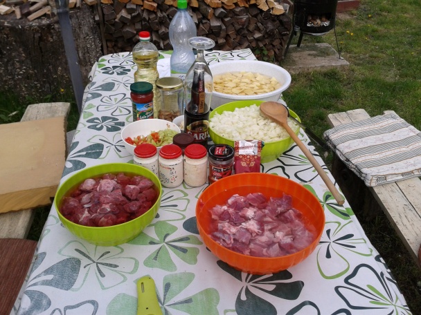 Kotlíkový guláš, alebo začatie sezóny (fotorecept) - obrázok 1