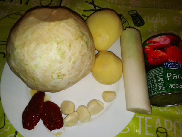 Zelerovo-paradajková polievka (fotorecept) - obrázok 1