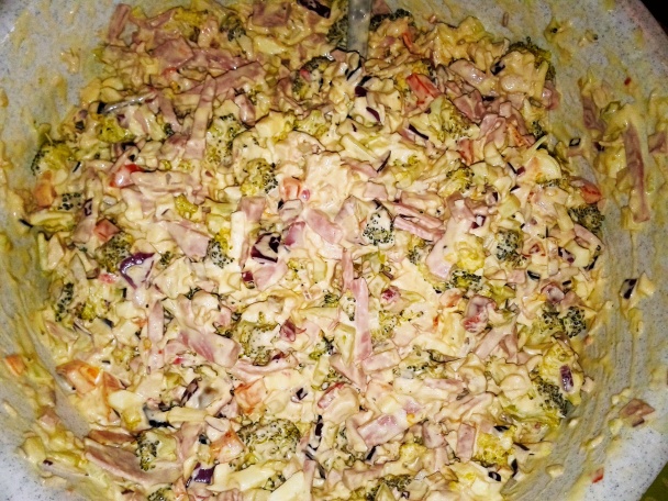 Pikantný brokolicový šalát s kuracím mäsom (fotorecept) - obrázok 3