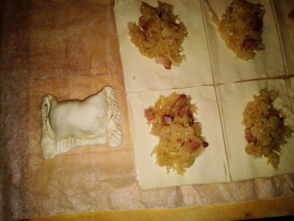 Cesnakové kapustovníky z lístkového cesta (fotorecept) - obrázok 5