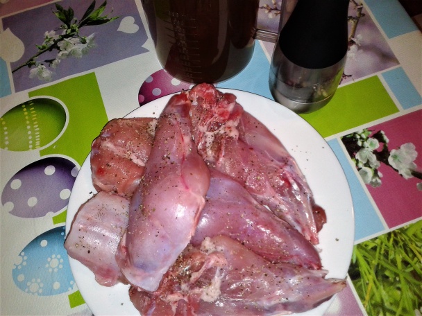 Králičie stehná na čierno (fotorecept) - obrázok 3