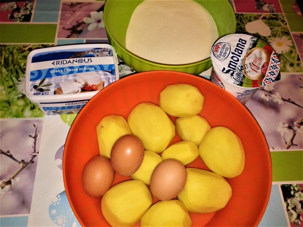 Zemiakové fašírky s kozím syrom a kyslou smotanou (fotorecept) - obrázok 1