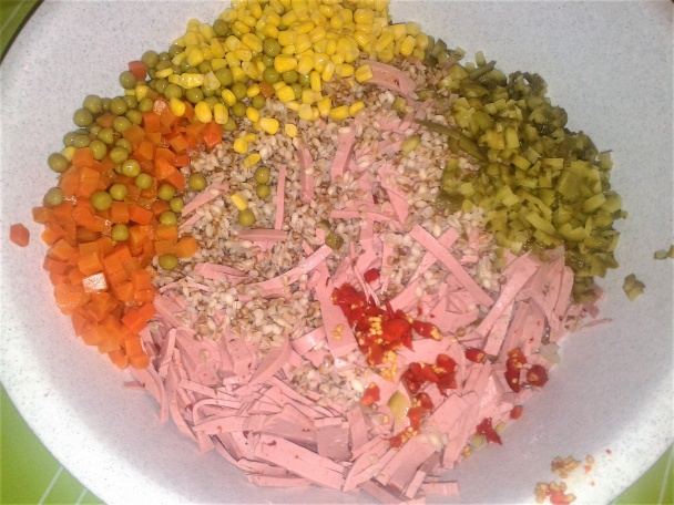 Pikantný šalát z jačmenných krúpov a pohánky (fotorecept) - obrázok 4