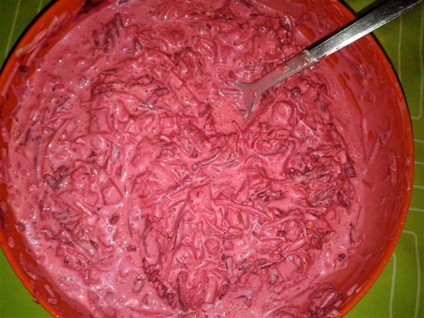 Šalát z kuracieho mäsa, cvikle a zeleru (fotorecept) - obrázok 4