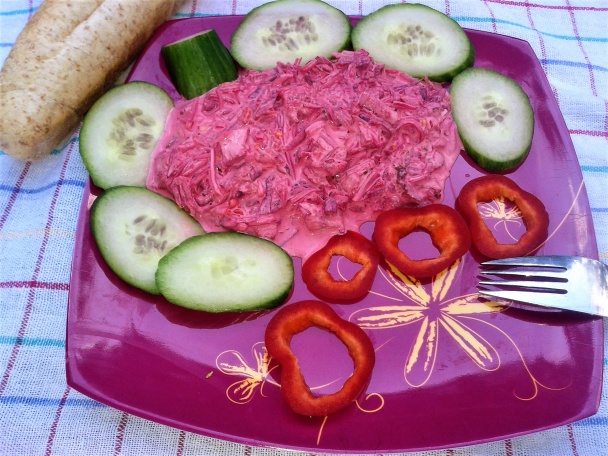 Šalát z kuracieho mäsa, cvikle a zeleru (fotorecept) - obrázok 5