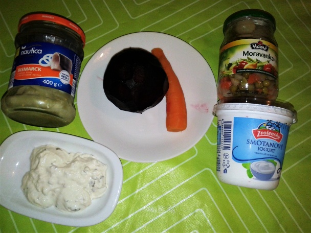 Šalát z kyslých sleďov, cvikle a uhoriek (fotorecept) - obrázok 1