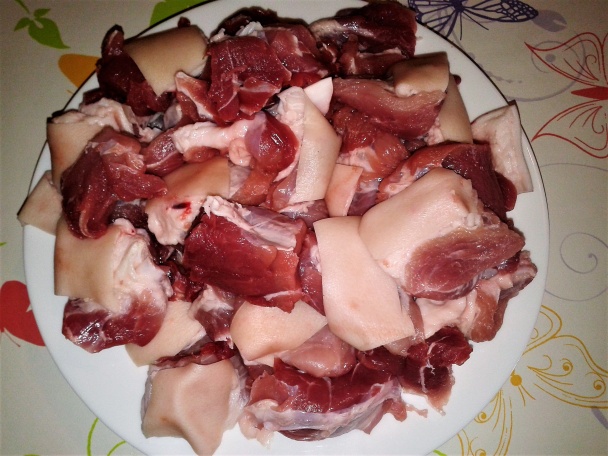 Bravčové koleno na čiernom pive s chlebom (fotorecept) - obrázok 2