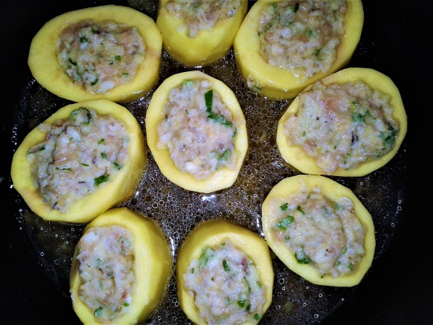 Dusené plnené zemiaky s paradajkovou šťavou (fotorecept) - obrázok 7