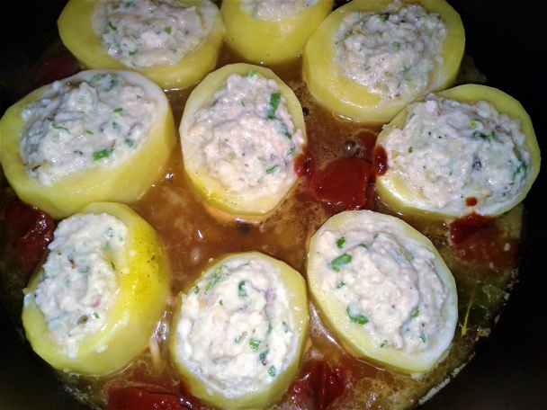 Dusené plnené zemiaky s paradajkovou šťavou (fotorecept) - obrázok 8