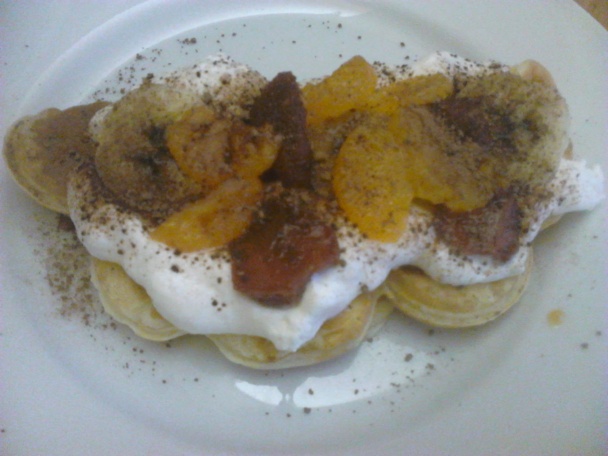 Gofri so šľahačkou a ovocím - obrázok 3