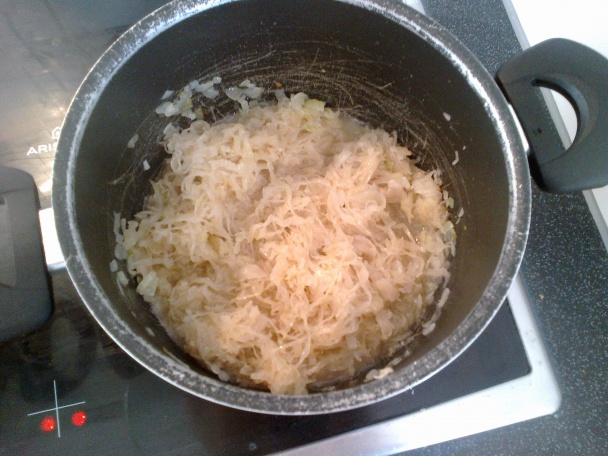 Slovenská hymna (zapekané kuracie mäso s kyslou kapustou a zemiakmi) - obrázok 1