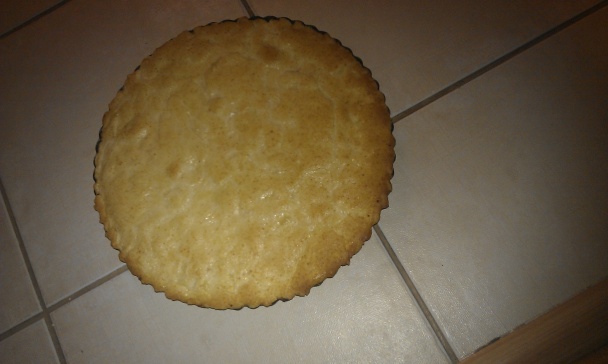 Krehký koláč v okrúhlej forme - obrázok 6