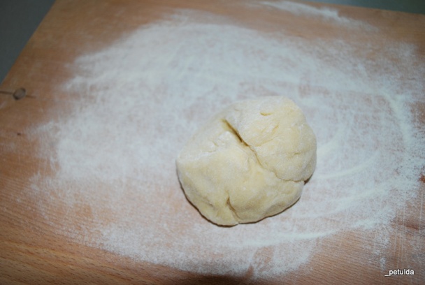 Ruža z kysnutého cesta so slivkovým lekvárom (fotorecept) - obrázok 4