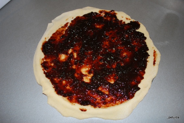 Ruža z kysnutého cesta so slivkovým lekvárom (fotorecept) - obrázok 5