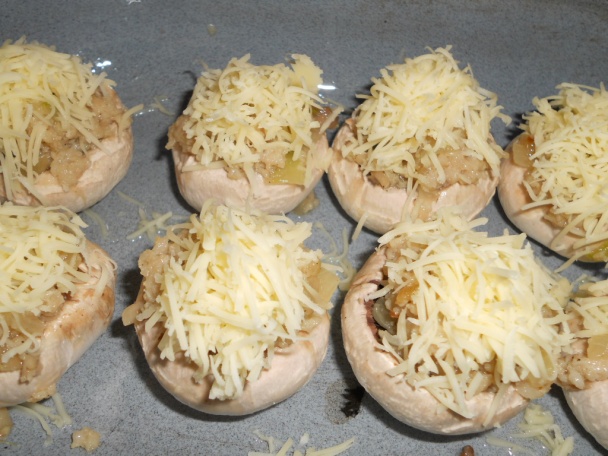 Šampioňóny plnené vínnou klobásou (fotorecept) - obrázok 4