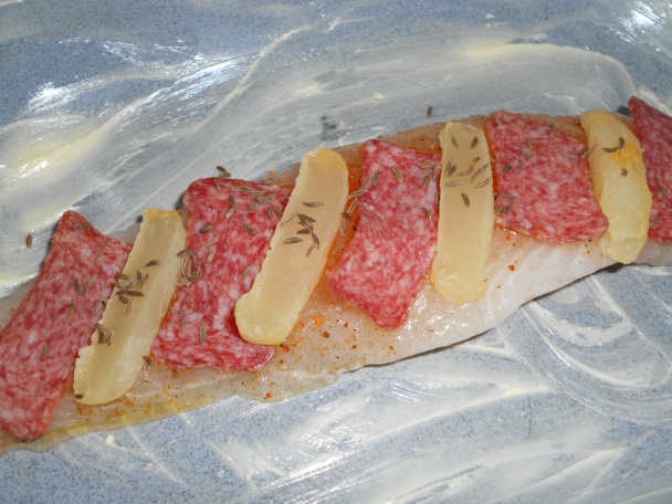 Pangasius s loveckou salámou a tvarúžkami - obrázok 2